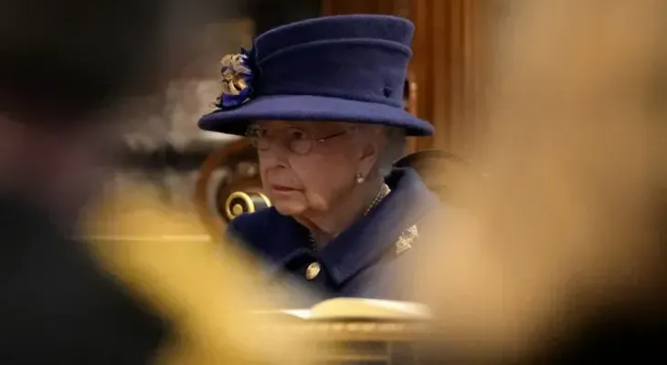 Isabel II cancela viaje a Irlanda del Norte y descansará por consejo médico