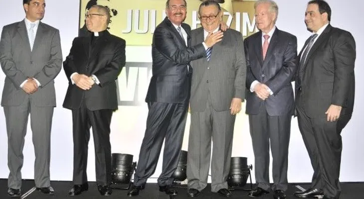 Presidente Medina asiste a acto 30 aniversario de Julio Hazim 