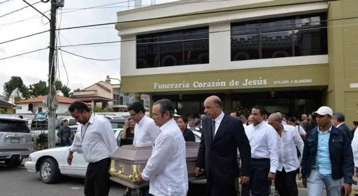 En medio manifestación de dolor, sepultan restos hermano de Bautista Rojas Gómez
