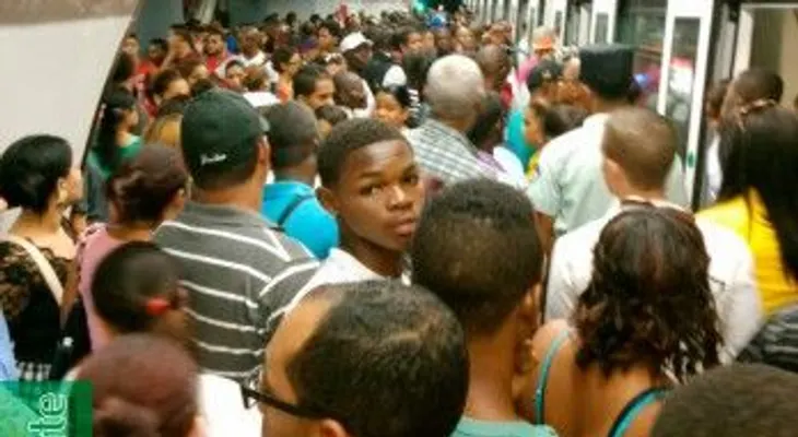 Paralizan Metro de Santo Domingo