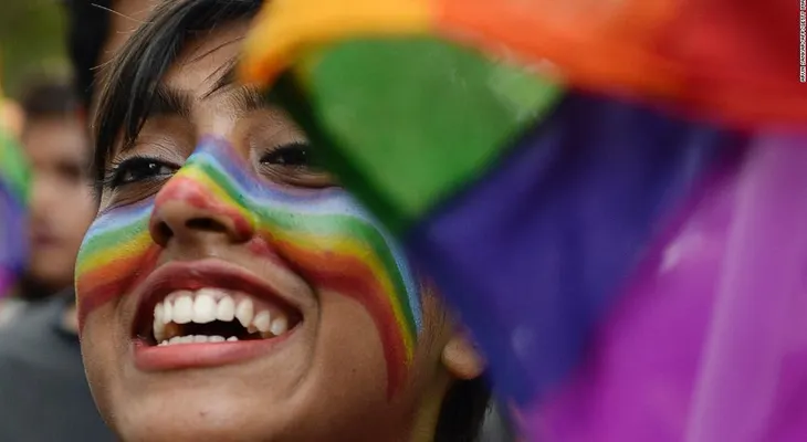 India despenaliza el sexo entre parejas homosexuales en un fallo histórico