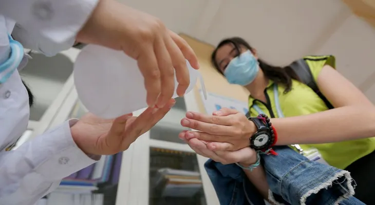 China eleva a 1.868 los muertos por coronavirus y a 72.436 los infectados 