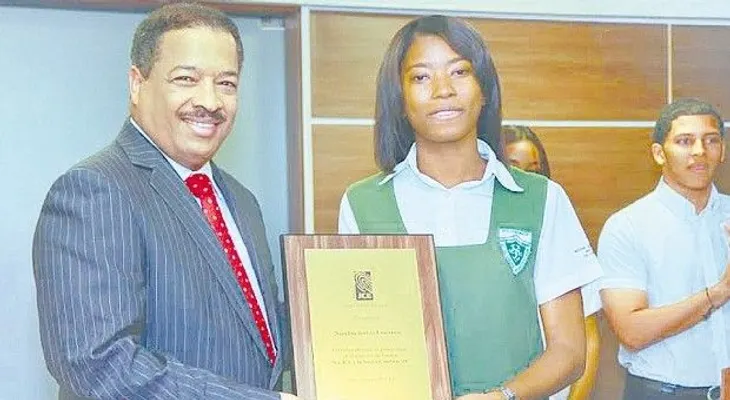 JCE entrega premios a ganadores de concurso 
