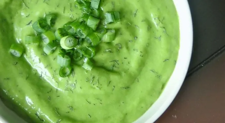 Sopa para alcalinizar el cuerpo con pepinos y aguacate