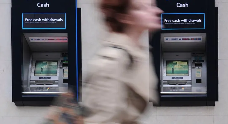 Este importante banco está contratando más mujeres que hombres