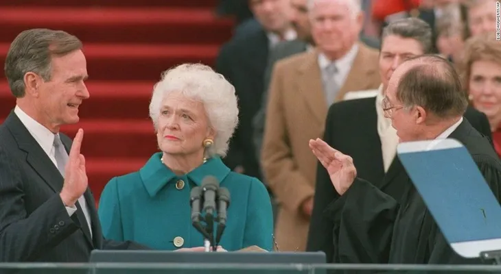 Más mujeres que hombres mueren en EE.UU por la enfermedad que sufre Barbara Bush