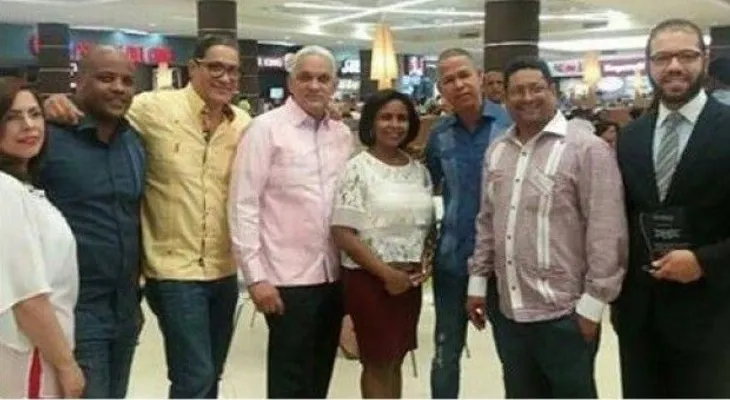 Buscan convertir la chacabana en la indumentaria de todos los  eventos