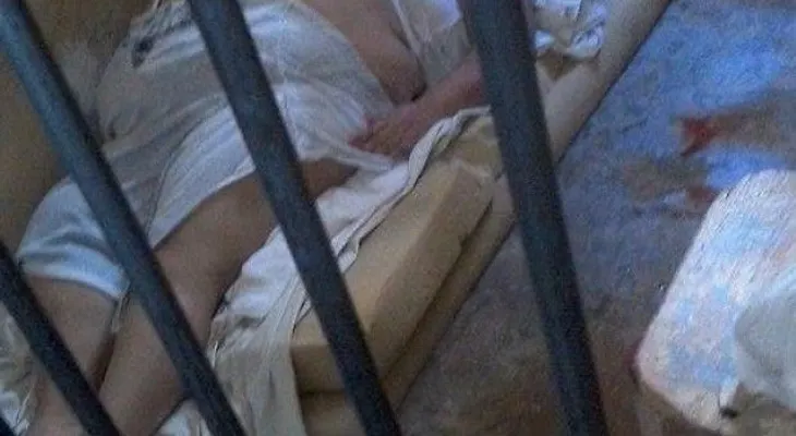Sobrepeso de mujer impide que sea sacada de cuartel