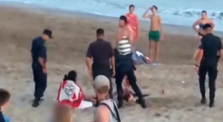 Apresan pareja que enterró niña de 2 años en la playa para tener sexo