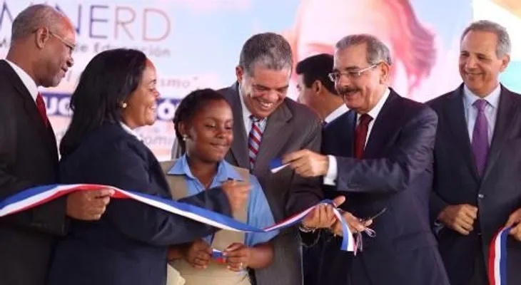 Danilo Medina entrega once escuelas en 5 provincias del Este
