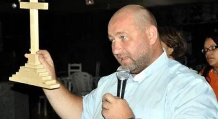 Polonia extiende prisión contra el padre Alberto Gil