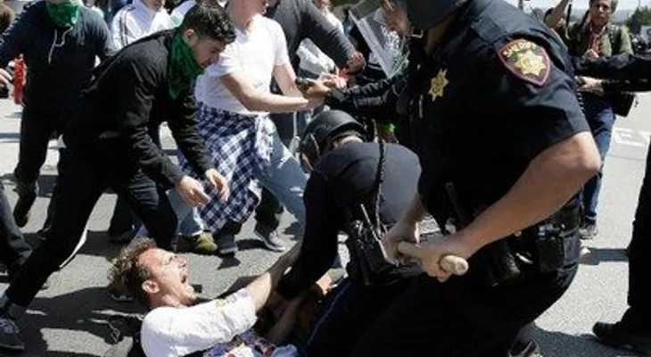 Liberan 12 policías que fueron retenidos por manifestantes durante protestas en México