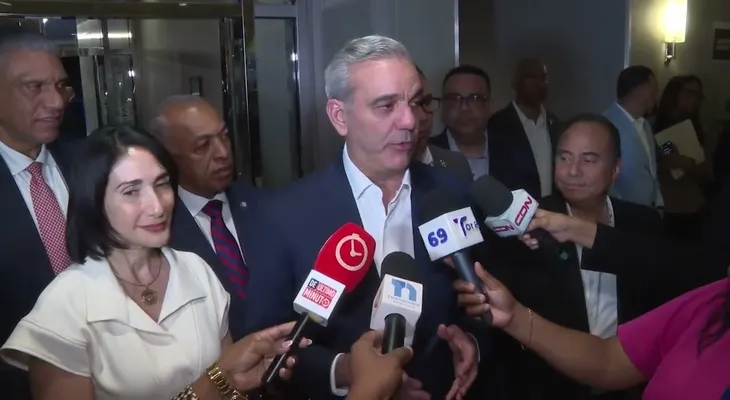 Abinader teme o no confía en la prensa dominicana de N. York