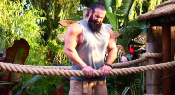 Preparó un paraíso tropical para su perro enfermo