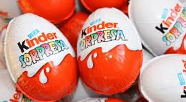La sorpresa no apta para menores que un niño de 6 años encontró en su huevo Kinder