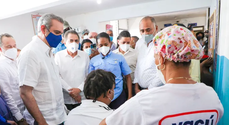Abinader supervisa avances Circunvalación de Baní y promueve vacunación anticovid