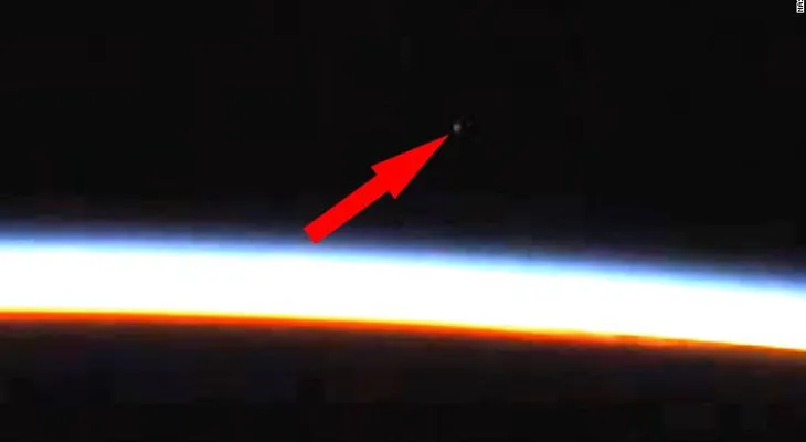 ¿Qué fue esa extraña mancha vista en una transmisión de la NASA sobre la atmósfera de la Tierra?