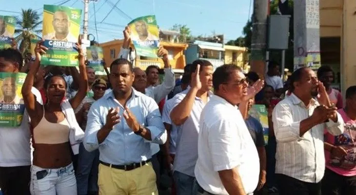 Seguidores del PRM protestan por reconteo de votos frente a Junta Municipal Los Alcarrizos
