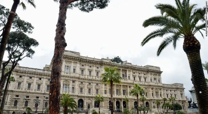 Masturbación pública no es un crimen, dice Corte Suprema de Italia