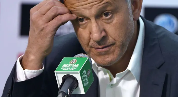 Los curiosos mensajes de las camisetas de Juan Carlos Osorio