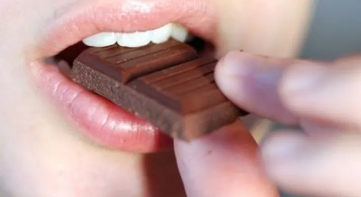 ¿Cuáles son los beneficios saludables de comer chocolate?