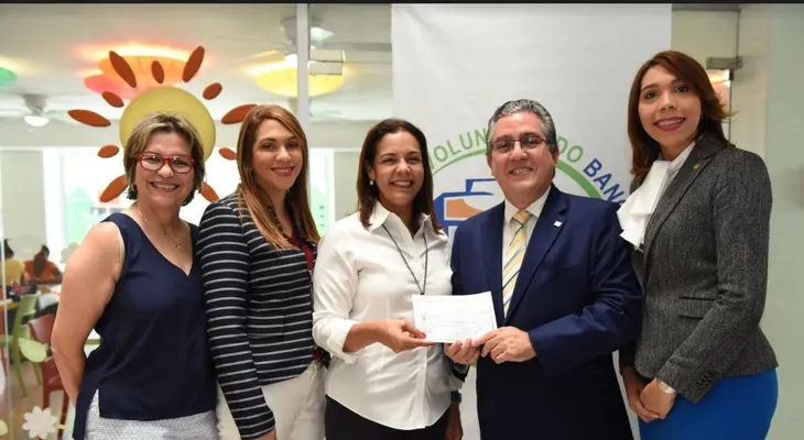 Voluntariado Bancentraliano entrega donación a fundación Amigos contra el cáncer infantil