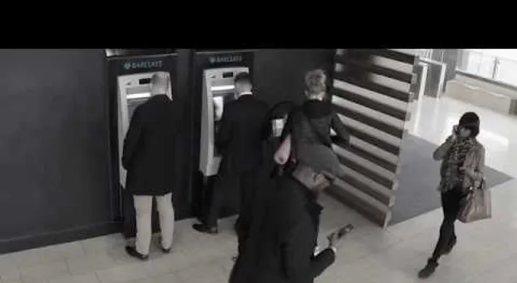 Alertan para que no te engañen en cajeros automáticos (VIDEO)