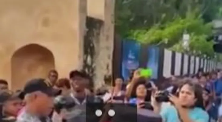 Mujeres fueron a protestar y un primer teniente le dedica esta canción