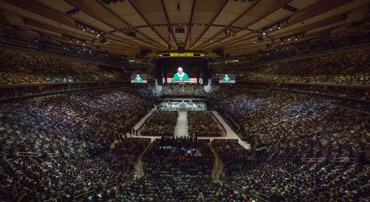 El papa rockstar deslumbra el Madison Square Garden