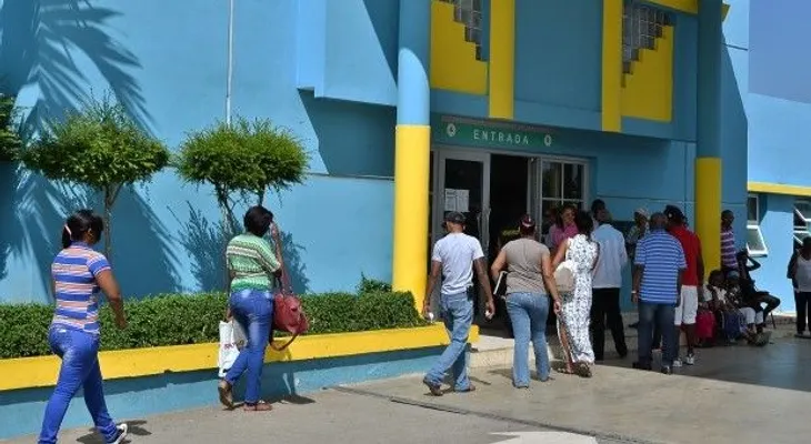 Multitud golpea y apuñala a hombre acusado de matar a su mujer descuartizándola