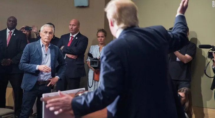 Por "conflicto de intereses", Trump mantiene censura contra Univisión