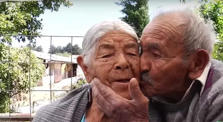 La increíble historia de amor de una pareja con 81 años de casados y 110 biznietos