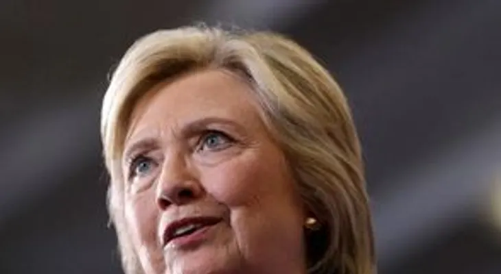FBI roba a Clinton su final feliz y le obliga a pasar al ataque contra Trump