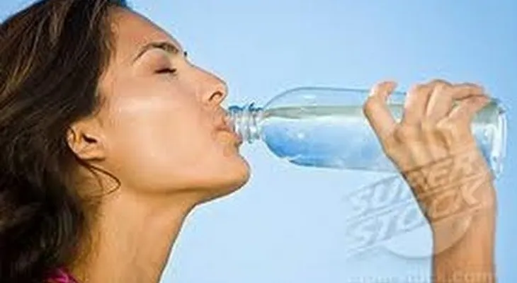 El agua del mar lo cura todo (VIDEO)