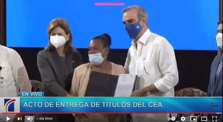 Abinader entrega 274 certificados de títulos del CEA en Villa Altagracia