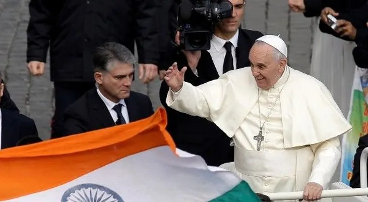 El papa canoniza a 4 italianos y 2 indios 