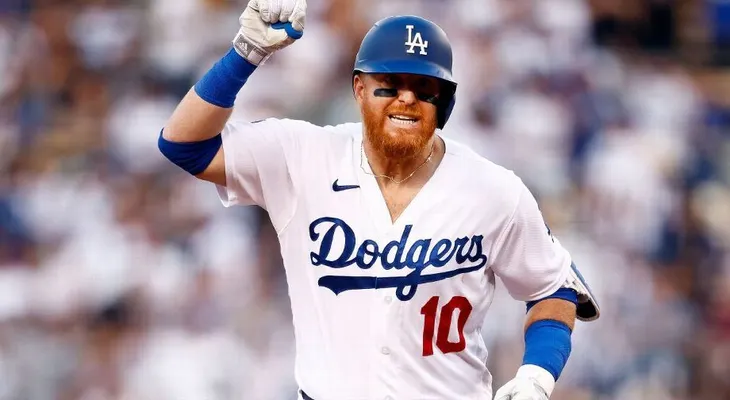 Fuentes: Justin Turner acuerda contrato de 2 años con Red Sox por $22 millones