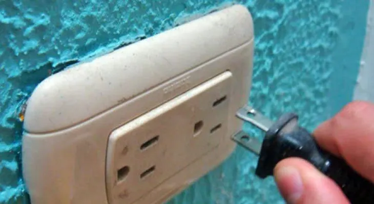 Consejos para cuidar los equipos domésticos y ahorrar energía al estar fuera de casa