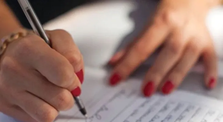Estudio comprueba tener la letra fea es señal de inteligencia 
