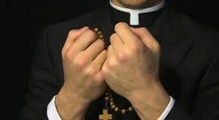 Adiós al celibato: "No hay contradicción para que un sacerdote pueda casarse", dice Francisco