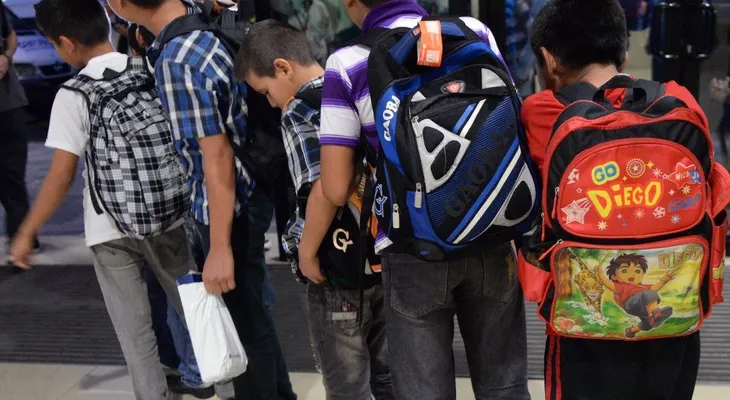 EE.UU. y México han deportado más de 1.000 niños a El Salvador en 2018; el 30% de ellos regresan solos a su país, según reporte
