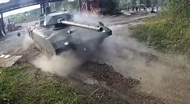 El tanque secreto ruso dispara su cañón en plena acción (VIDEO)