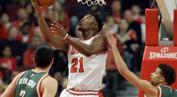 Un imparable Butler coloca los Bulls arriba  2-0 ante Bucks 