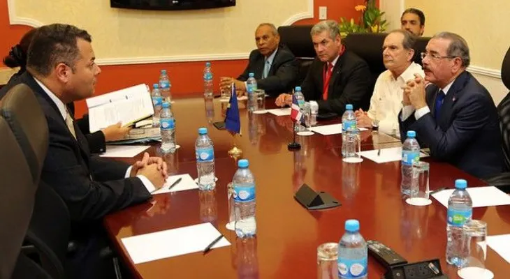 Presidente Danilo Medina y primer ministro de Curazao hablan sobre comercio