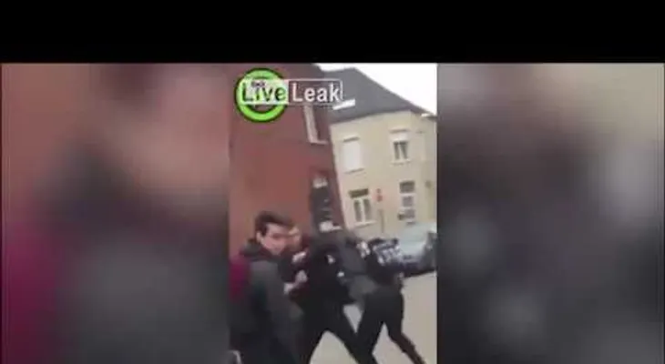 Víctima de bullying propina un nocaut perfecto (VIDEO)