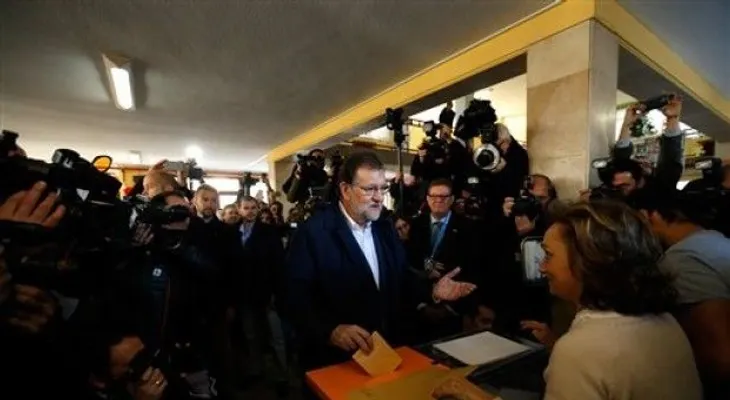 España sale a votar en comicios que podría ser fin al sistema bipartidista