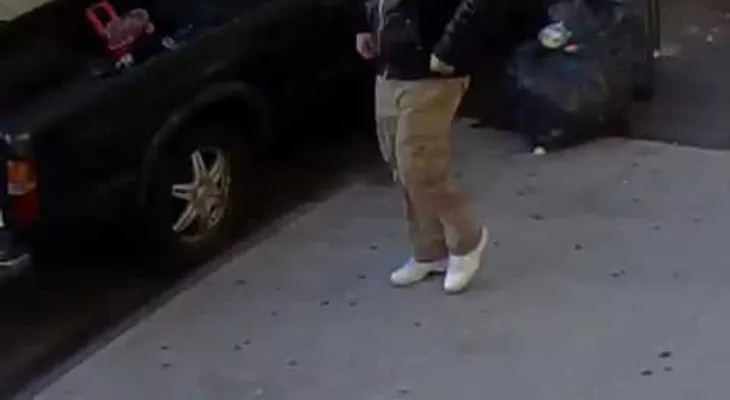 Asaltantes en El Bronx tumban y arrastran hombre para quitarle mochila