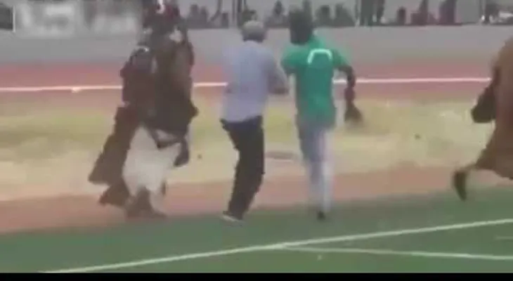 Un duelo de brujos antes de un partido de fútbol en Ghana se convierte en una pelea campal