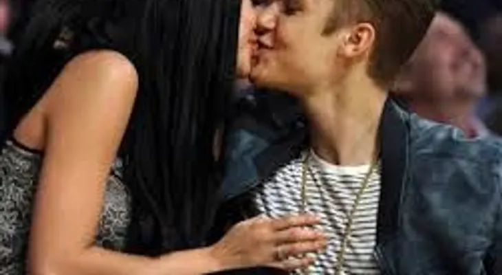 Justin Bieber visitó la Iglesia con cara de precupación, tras enterarse de la crisis de Selena Gómez