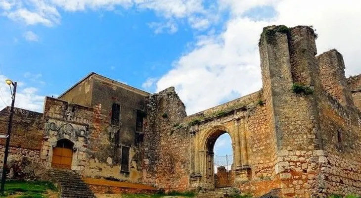 Ministro Turismo asume el debate de Las Ruinas